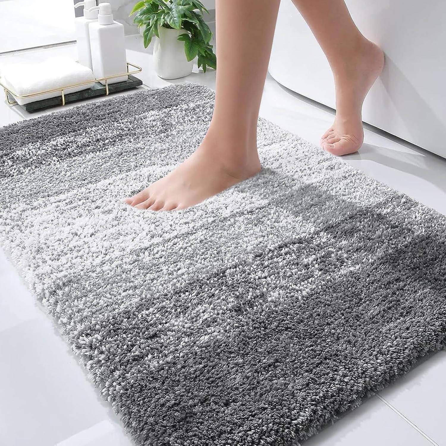Ultra-Soft Bathroom Rug – Absorbent & Fast Drying